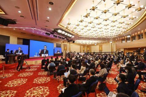 李克強(qiáng)：今年政府支出更多向民生領(lǐng)域傾斜，特別是義務(wù)教育和基本醫(yī)療